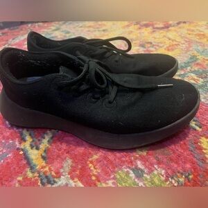 Allbirds black on black